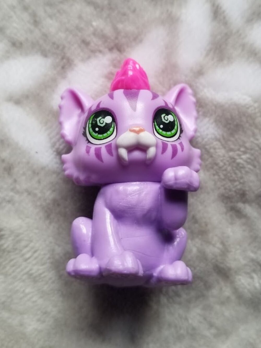 Cave Club Pet Purple Cat Figurine Pet Ferrell Roaralai Core Doll Accessory